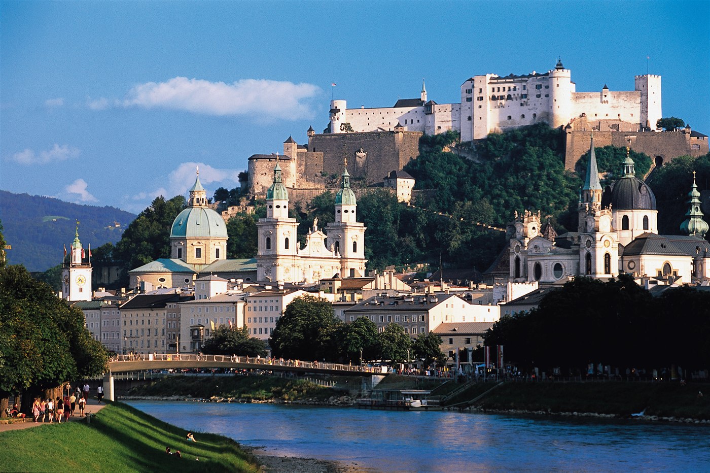 Blick über die Salzach auf die Salzburger Altstadt und die Festung Hohensalzburg